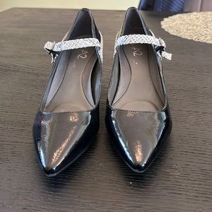 Aerosols Gorgeous dress shoes with black and white animal detailing